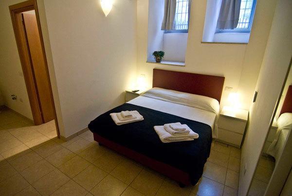 Vatican Rooms Guest House روما الغرفة الصورة