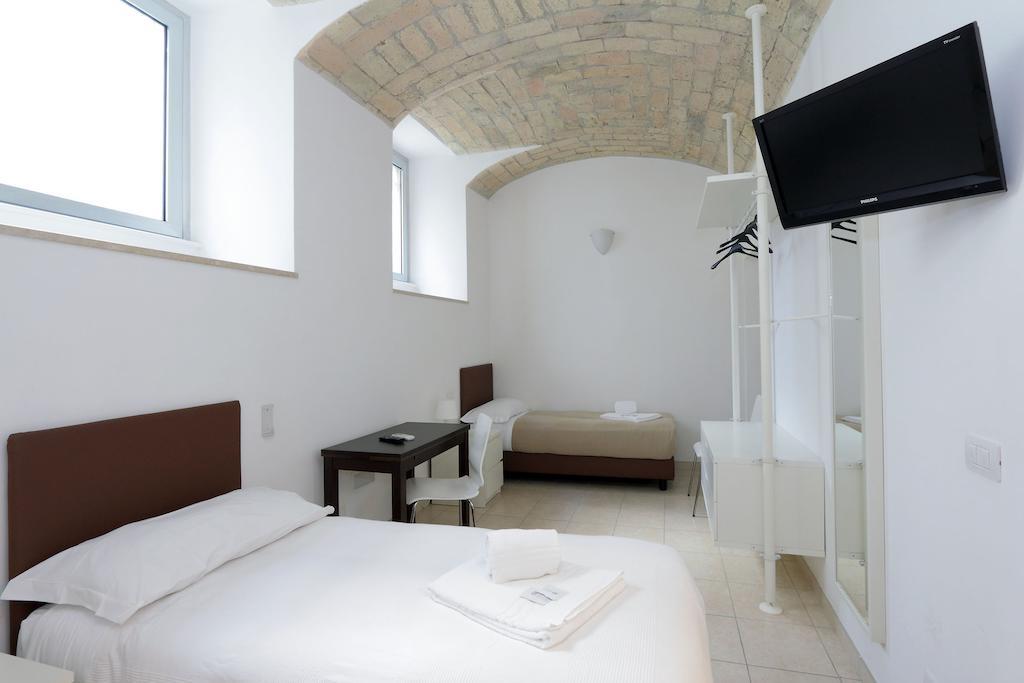 Vatican Rooms Guest House روما الغرفة الصورة