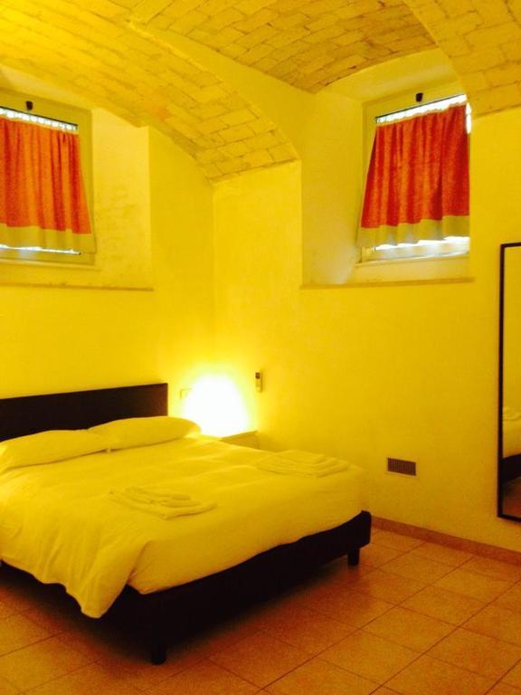 Vatican Rooms Guest House روما الغرفة الصورة