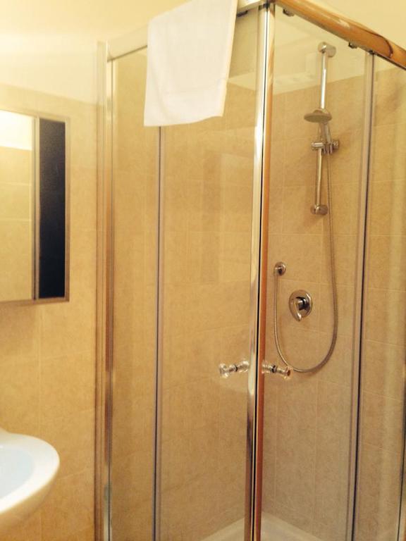 Vatican Rooms Guest House روما الغرفة الصورة